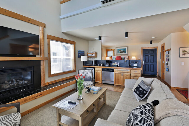 Image 5 for Whispering Waves  Waterfront Loft 4