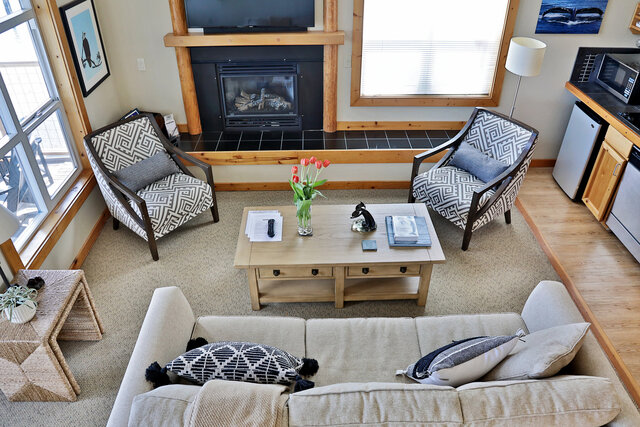 Image 8 for Whispering Waves  Waterfront Loft 4