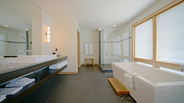 Image 5 for Waterfront Marina Suite