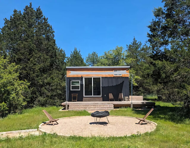 Front View Black Cabin