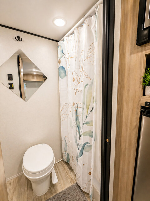 Image 6 for Cozy Canyon Camper Queen