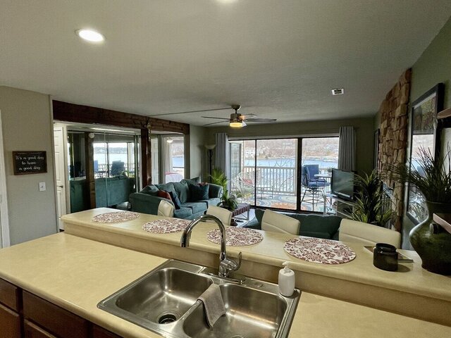 Image 11 for Baypoint Condo