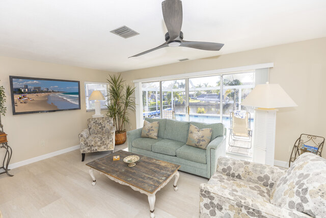 Image 19 for Port Charlotte, Canal, Private Pool