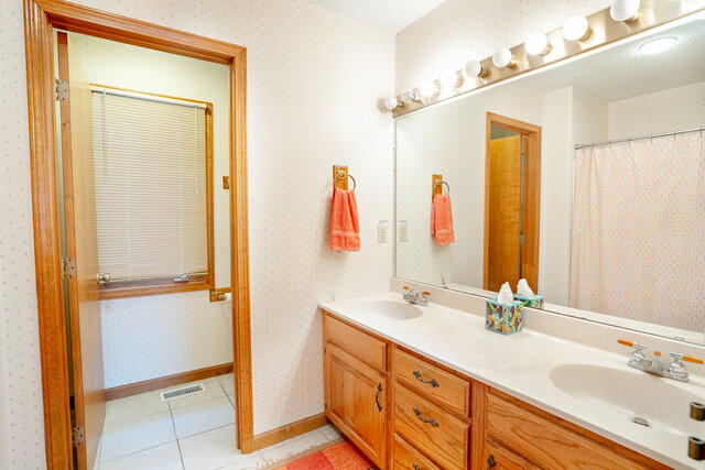 Image 18 for Mallard Point Dock Gentle shoreline 35