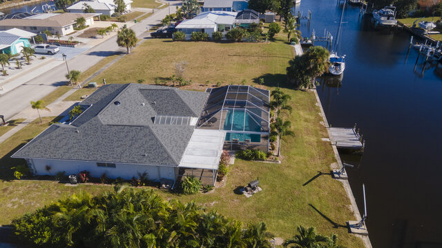 Image 5 for Port Charlotte, Canal, Private Pool