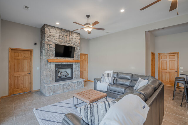 Image 20 for Large 5 bedrooms, 5 baths, fire pit, water toys,