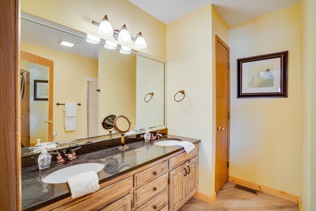 Image 25 for Lake Breeze Timbers, Fiber WIFI, getaway