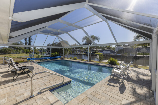 Image 6 for Port Charlotte, Canal, Private Pool