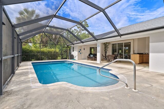 Image 3 for Stylish Pool Vacation Home