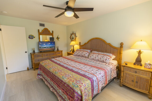 Image 21 for Port Charlotte, Canal, Private Pool