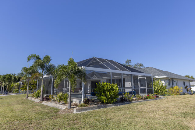 Image 9 for Port Charlotte, Canal, Private Pool