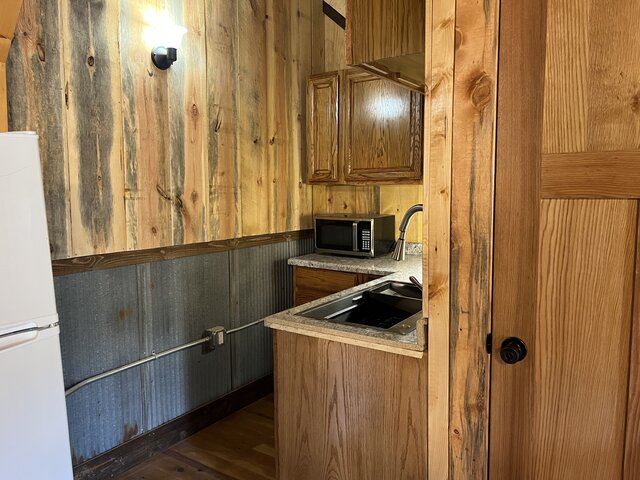 Image 6 for 03)  Black Bear Cabin (L3)