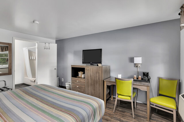 Image 3 for M2) Extra Room M2 (King Bed)