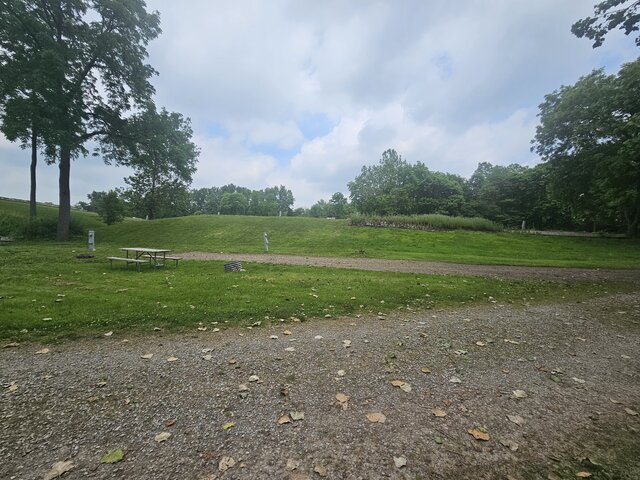 Image 1 for 095) Back-in site