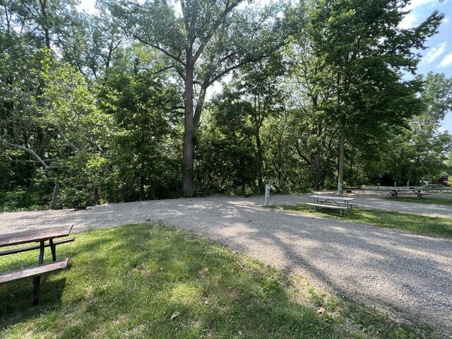 Image 2 for 059) Back-in site