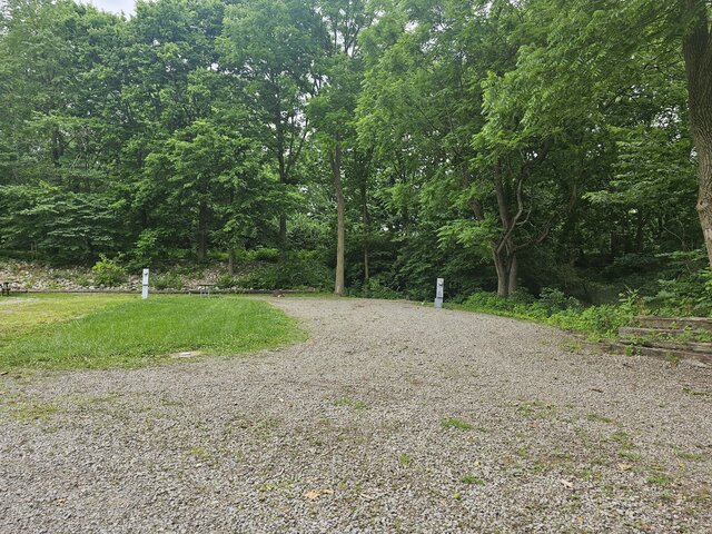 Image 2 for 096) Back-in site