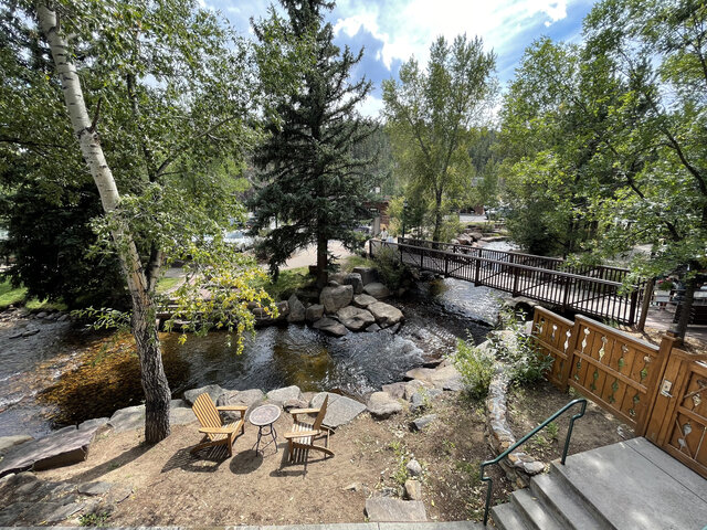 Image 8 for Deluxe King Room