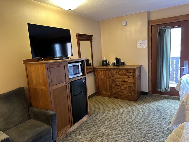 Image 4 for Standard 2 Queen Room- Riverside