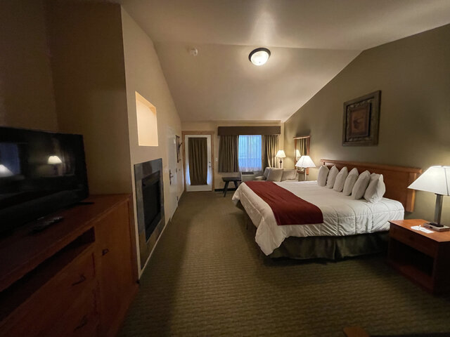 Image 5 for Deluxe King Room