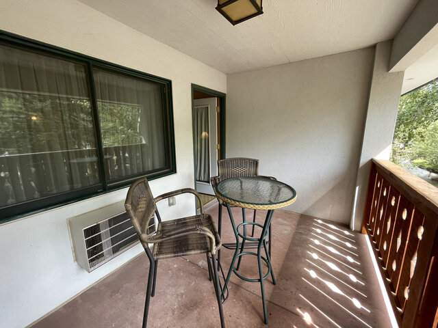 Image 9 for Deluxe King Room