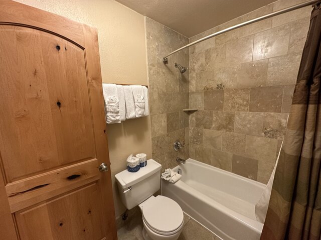 Image 6 for Standard 2 Queen Room- Riverside