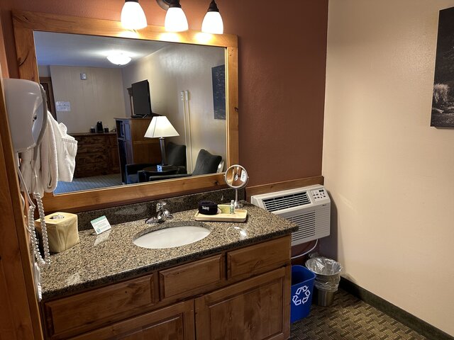 Image 5 for Standard 2 Queen Room- Riverside