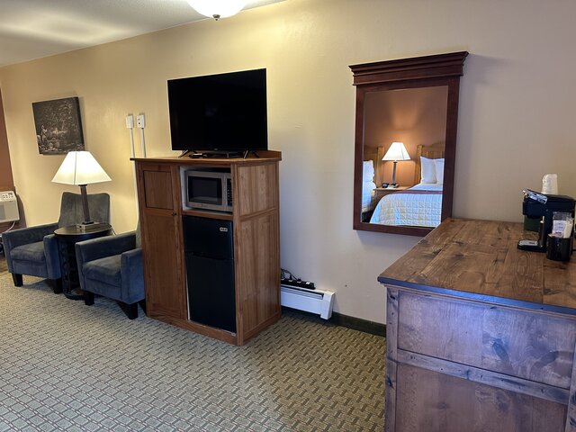 Image 3 for Standard 2 Queen Room- Riverside