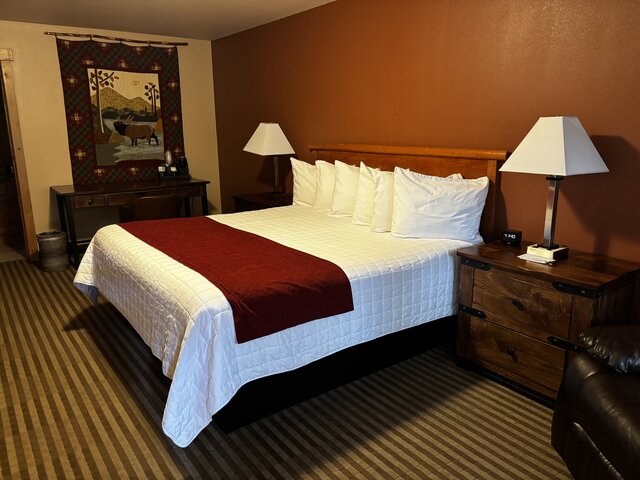 Image 1 for Deluxe King Room