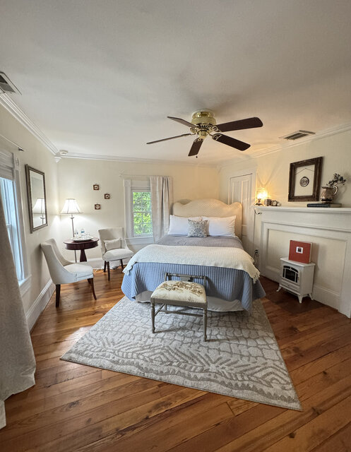 Image 3 for The Peter's Suite