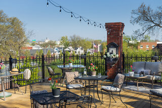 Market-Street-Inn-exteriors-deck-2