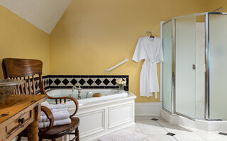 Market-Street-Inn-Rooms-Renaissance-7