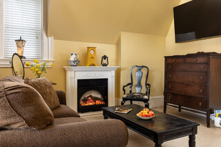 Market-Street-Inn-Rooms-Renaissance-2