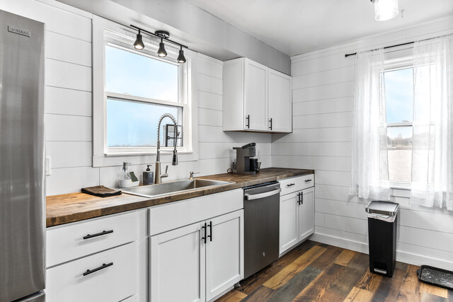 Image 4 for Cottage A - Sleeps 8!