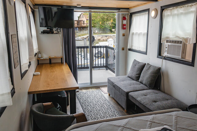 Image 3 for Tiny Houseboat Dock A #6