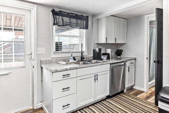 Image 4 for Cottage C - Sleeps 5!