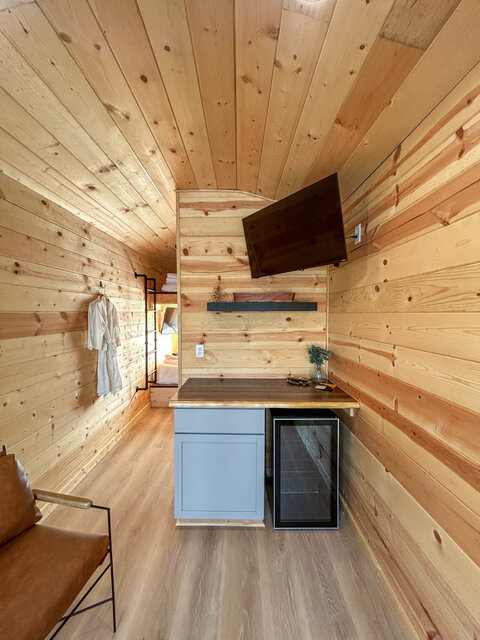 Image 3 for Lux Houseboat Ensuite w/ Loft #6