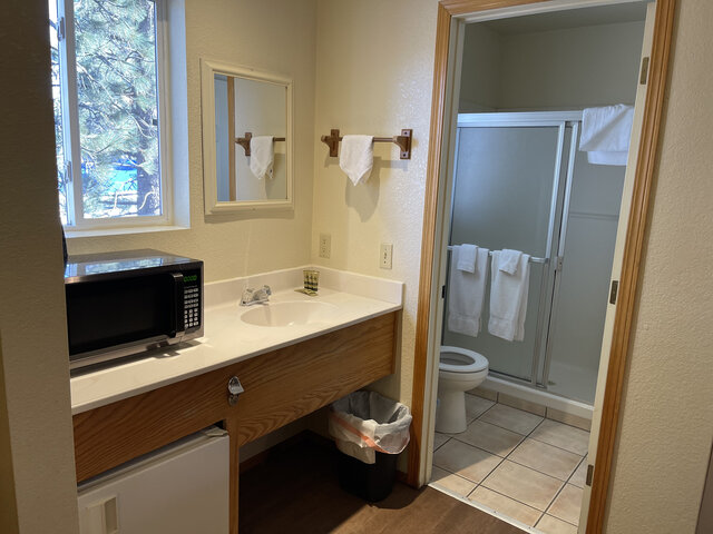 Image 7 for Deluxe King Suite