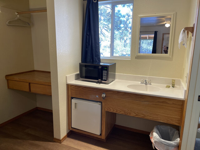 Image 6 for Deluxe King Suite
