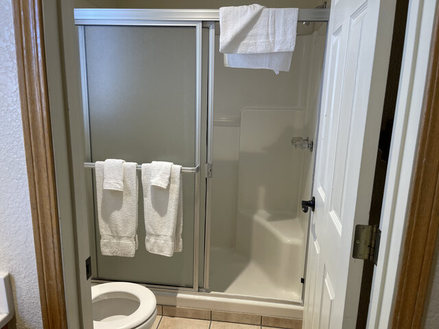 Image 8 for Deluxe King Suite