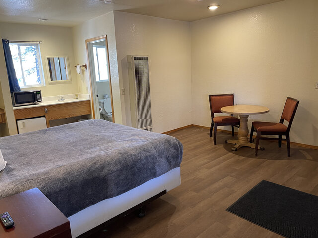 Image 2 for Deluxe King Suite