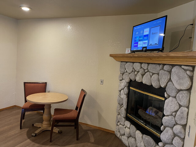 Image 5 for Deluxe King Suite