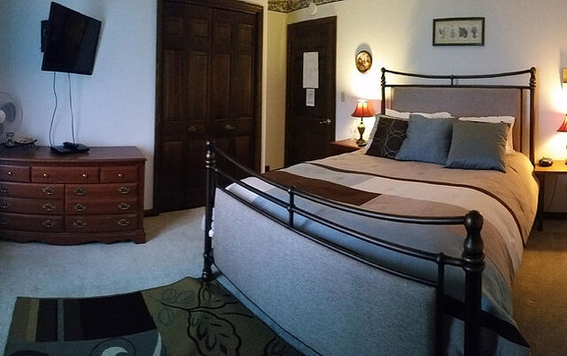 Image 1 for Garden View Queen