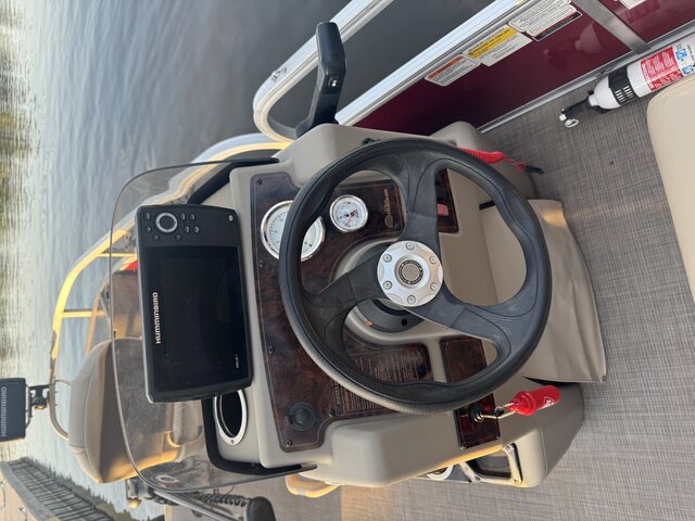 Image 2 for Sun Tracker - Fishing Pontoon