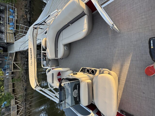 Image 3 for Sun Tracker - Fishing Pontoon