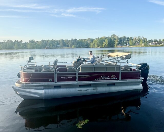 Image 1 for Sun Tracker - Fishing Pontoon