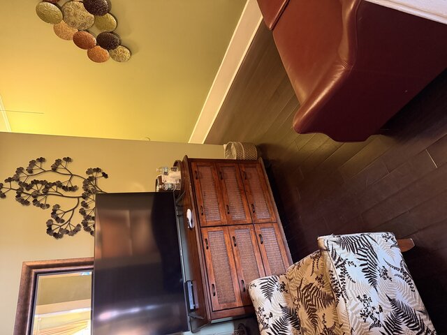 Image 2 for MAIN HOUSE ROOM 9