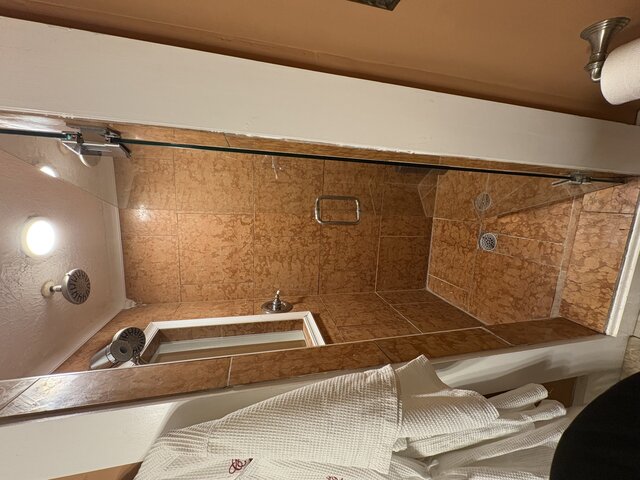 Image 7 for MAIN HOUSE ROOM 6