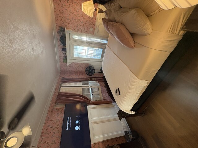 Image 2 for COACH HOUSE ROOM 17