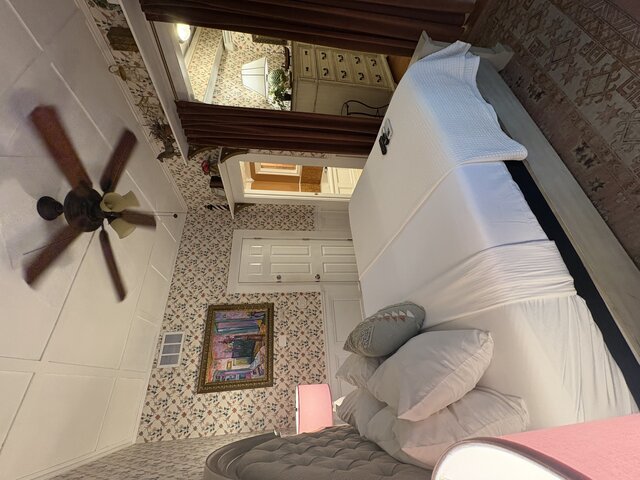 Image 2 for MAIN HOUSE ROOM 6