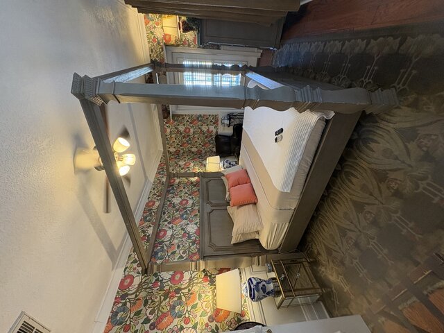 Image 1 for COACH HOUSE ROOM 20